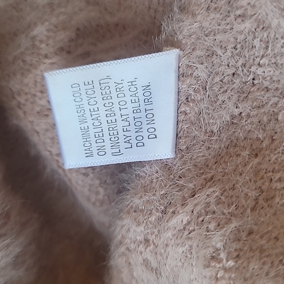 Coco and Carmen fuzzy shrug - Picture 7 of 7